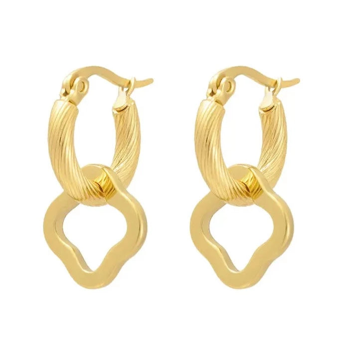 Oorringen met klavertjes bedel